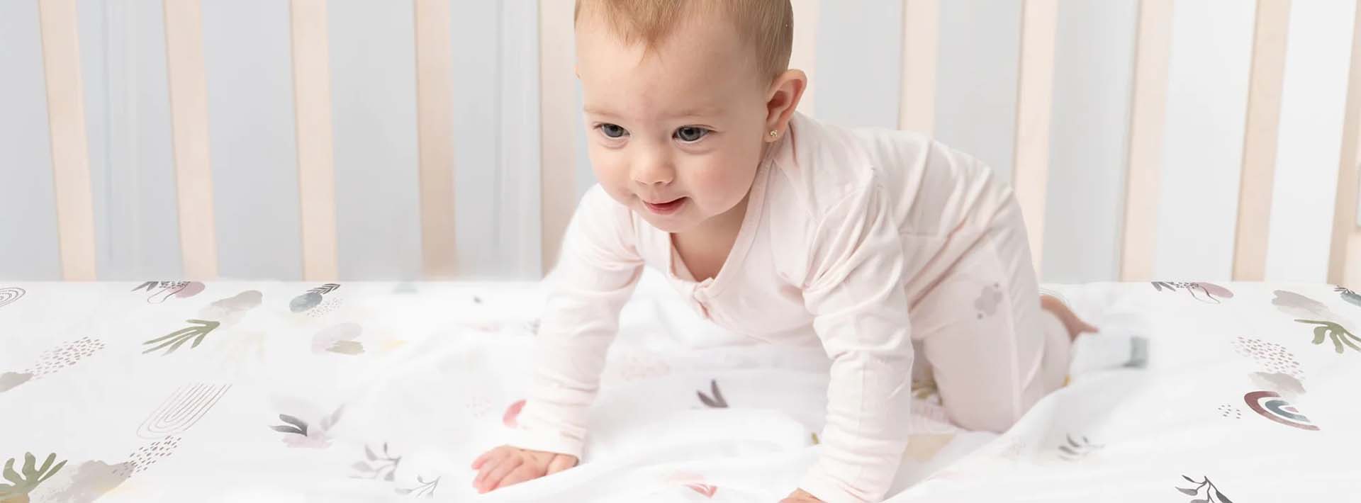 Spectra 嬰兒護理産品隨着寶寶漸漸成長，日常護理的需要也會不同，可以先為寶寶準備枕頭、防抓手套、水肩、睡袋、嬰兒牙刷、餵食碗等等
